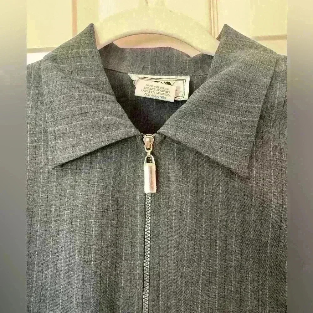 VINTAGE DBY petite zip-up suit top. Perfect condition. - Picture 4 of 5